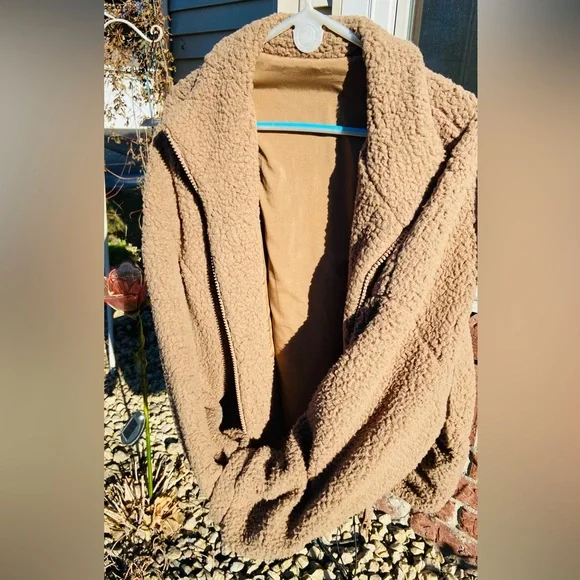 LaMiel NWT Sz-L Tan Faux Sherpa/Silk Lightweight & Cozy Spring/Fall/Night Jacket - Picture 1 of 16